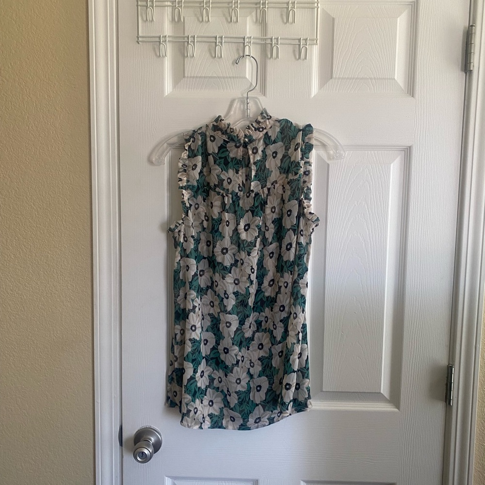 Beautiful summer blouse.  Perfect for hot weather.  Like new.